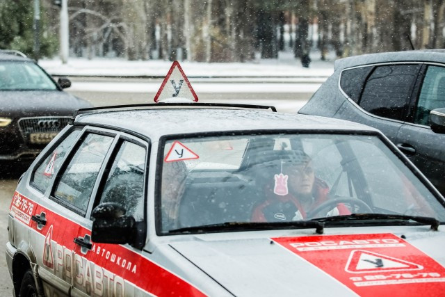 Почти 70% учеников автошкол завалили экзамен по вождению в ХМАО