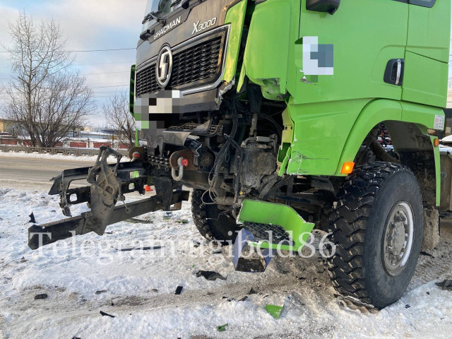 ​«КамАЗ» влетел в Audi в Нижневартовске