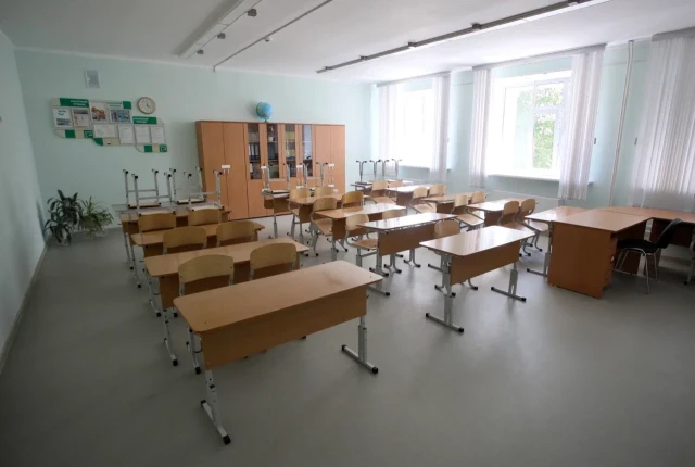 ​Учитель из Сургута, которого обвиняют в домогательствах, отделался выговором