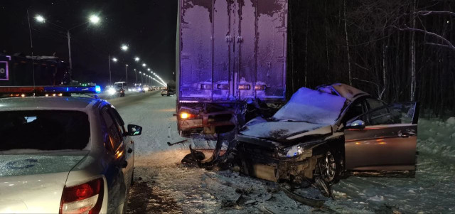 Смертельное ДТП в Сургуте: иномарка влетела в грузовик на Тюменском тракте Смертельное ДТП в Сургуте: иномарка влетела в грузовик на Тюменском тракте