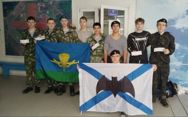 Студенты Сургутского района покорили небо Тюменской области