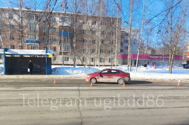 В Нижневартовске автомобиль сбил ребенка, выбежавшего на дорогу