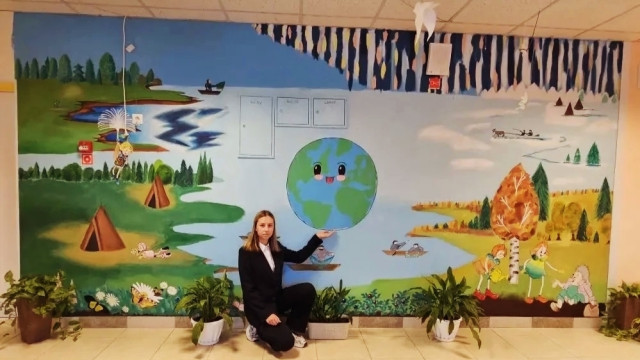 В Сургутском районе молодежь украшает социальные объекты В Сургутском районе молодежь украшает социальные объекты