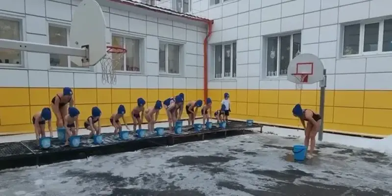 КриоДетки: массовые обливания холодной водой устраивают в детских садах Тюмени