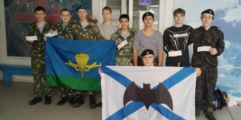 Студенты Сургутского района покорили небо Тюменской области