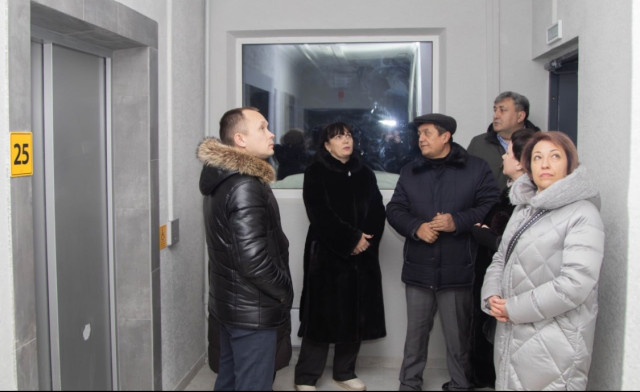 Активисты &laquo;Единой России&raquo; в рамках &laquo;Партийного десанта&raquo; оценили строительство нового ЖК в Лянторе