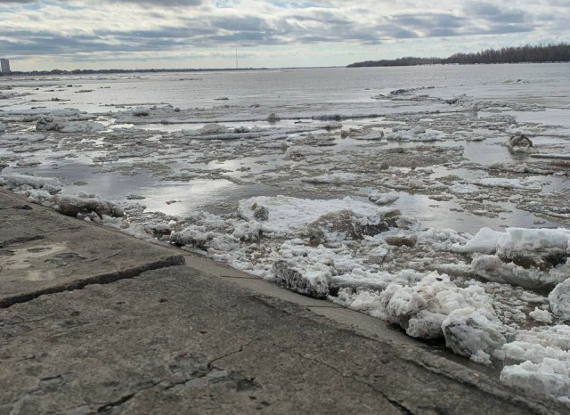 Ледоход достиг Нижневартовска. Уровень воды в Оби резко повысился Ледоход достиг Нижневартовска. Уровень воды в Оби резко повысился