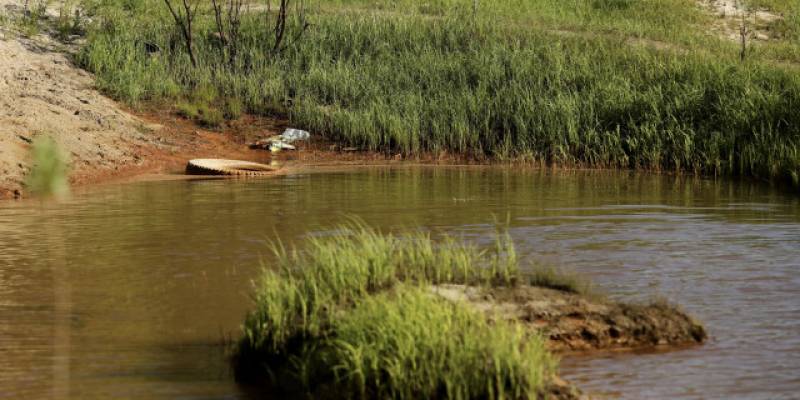 Очередная смерть на воде: в ХМАО из реки достали тело мужчины