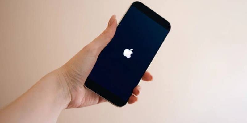 Владельцев iPhone успокоили после возбуждения дела против Apple