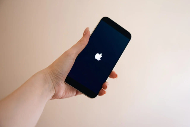 Владельцев iPhone успокоили после возбуждения дела против Apple Владельцев iPhone успокоили после возбуждения дела против Apple