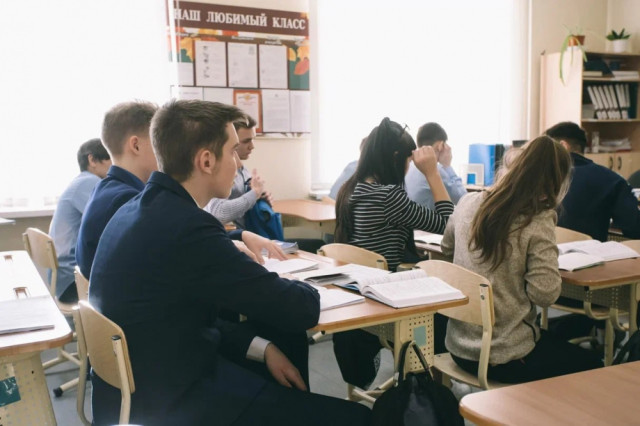 В Югре дети участников СВО получат поддержку для поступления в вузы и ссузы