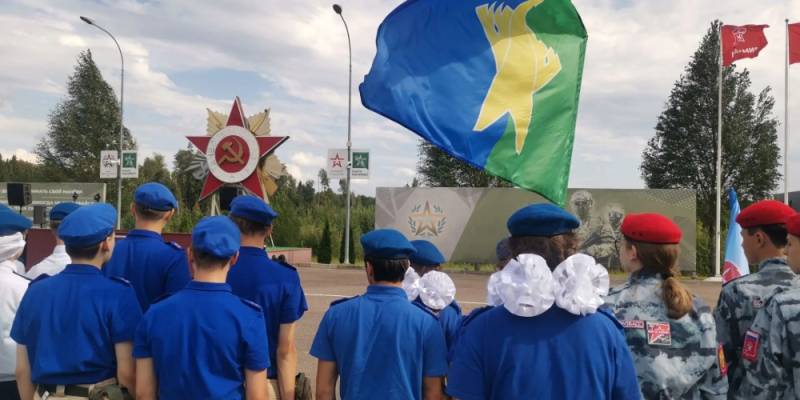 Команда из Сургутского района вышла в финал военно-спортивной игры «ЮНАВИА» Команда из Сургутского района вышла в финал военно-спортивной игры «ЮНАВИА»