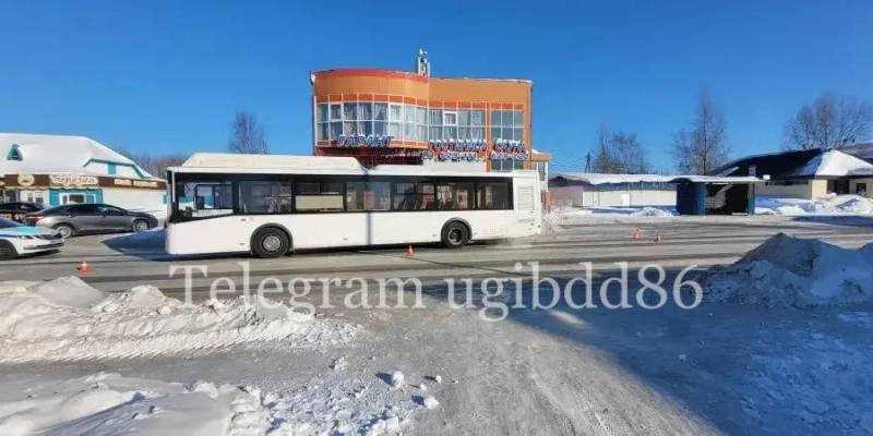 Девушка упала под колеса автобуса в Нижневартовске