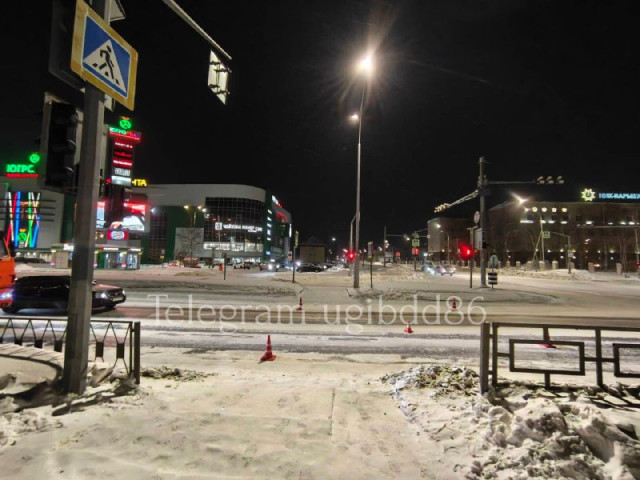 Пенсионерка и подросток попали под колеса автомобиля на пешеходном переходе в ХМАО