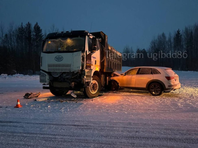 Очередное жесткое ДТП с грузовиком произошло в ХМАО: пострадал человек Очередное жесткое ДТП с грузовиком произошло в ХМАО: пострадал человек