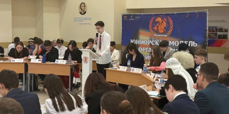 Школьники Сургутского района продвигают идеи мира на юниорской модели ООН