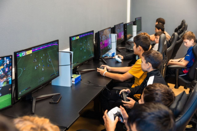 Сургутский район участвует во внедрении фиджитал-спорта в школы России