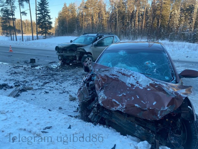 Трое взрослых и два подростка пострадали в ДТП на «трассе смерти» в ХМАО