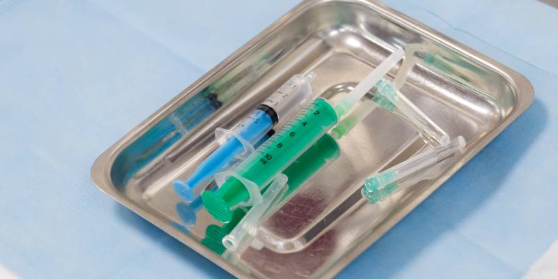 Вакцину от рака в России планируют добавить в полис ОМС