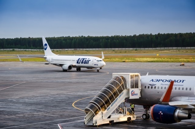 В ХМАО у самолета Utair разорвало шасси при посадке