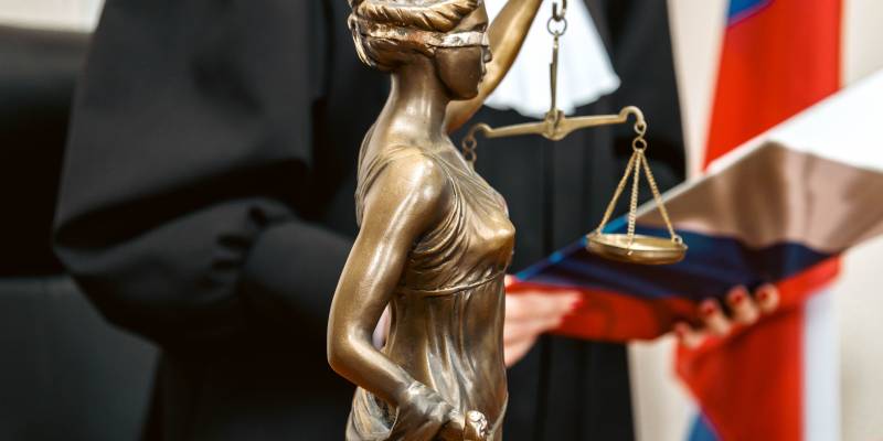 Под домашний арест отправили подростка, готовившего нападение в школе в ХМАО