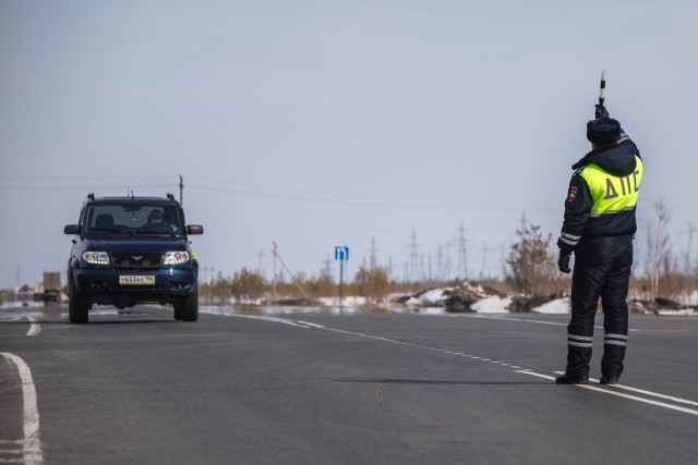 У жителя ХМАО изъяли дорогое авто за пьяную езду