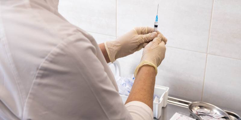 Россияне смогут бесплатно получить вакцину от рака