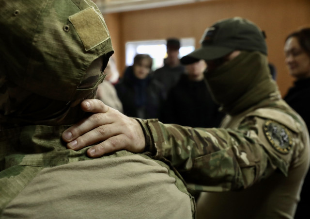 Трое бойцов СВО вернулись в ХМАО из украинского плена