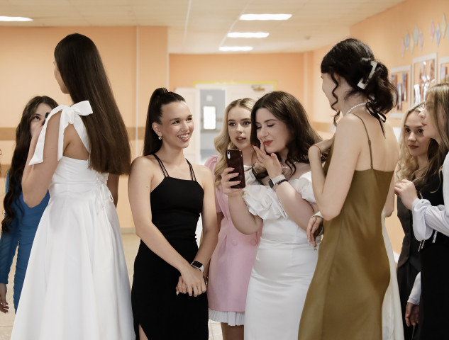 Стоимость сборов на школьный выпускной посчитали в ХМАО