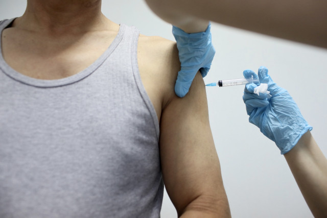 В России завершается работа по включению вакцины от рака в полис ОМС