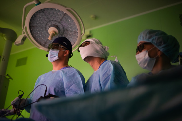 В ХМАО врач провел ювелирную работу и удалил желчные камни сложной пациентке