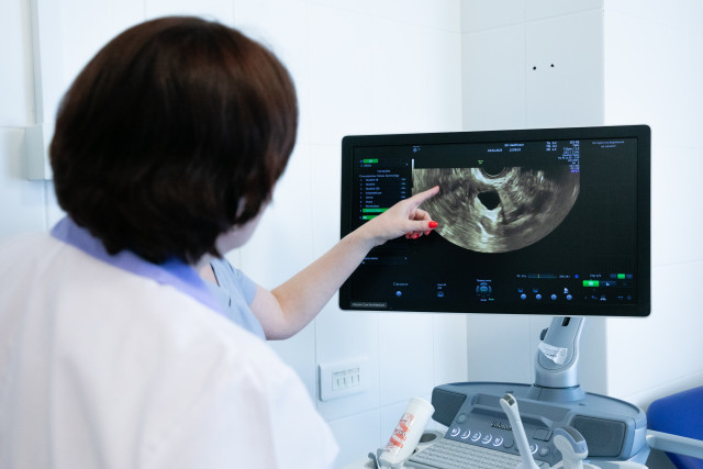 Блуждающую почку вернули на место подростку из ХМАО