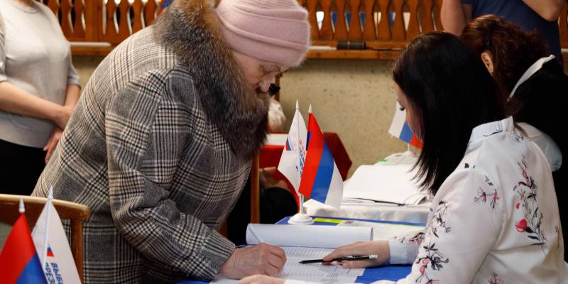 Члены УИК: несмотря на высокую активность, голосование в Сургутском районе проходит спокойно