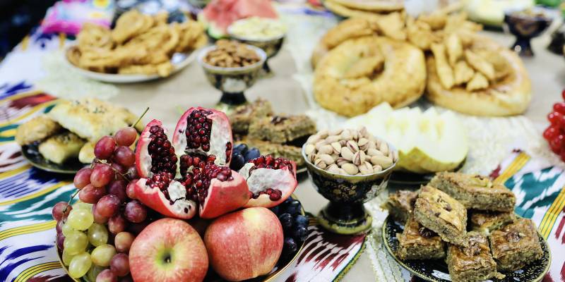 Пить и есть: медики ХМАО рассказали, как снизить вред алкоголя во время застолья