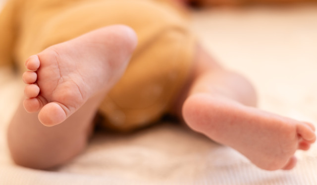 Проглоченную батарейку доставали из желудка годовалого малыша из ХМАО под наркозом