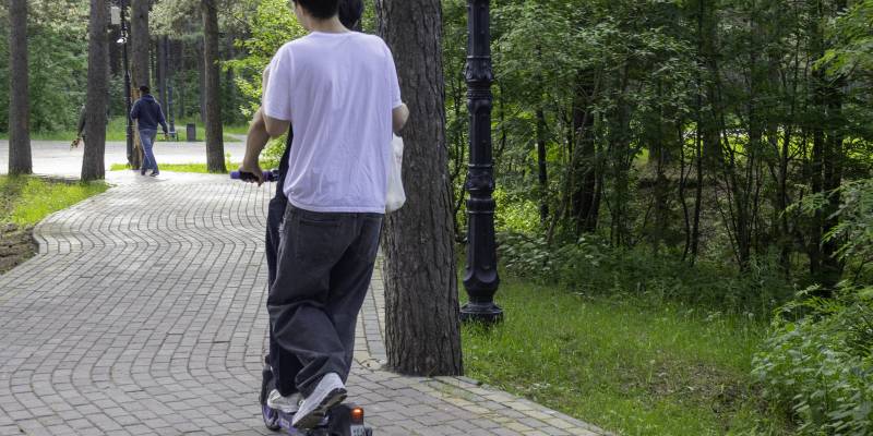 Отдельные полосы для электросамокатчиков хотят создать в Нижневартовске, но есть нюанс