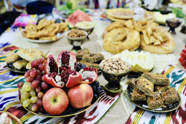 Пить и есть: медики ХМАО рассказали, как снизить вред алкоголя во время застолья