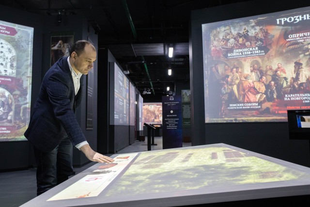 Путин поблагодарил директора сургутского музея за вклад в «Знание»