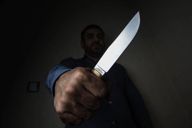 Житель ХМАО заразил собутыльника стафилококком, ударив его ножом в ногу Житель ХМАО заразил собутыльника стафилококком, ударив его ножом в ногу
