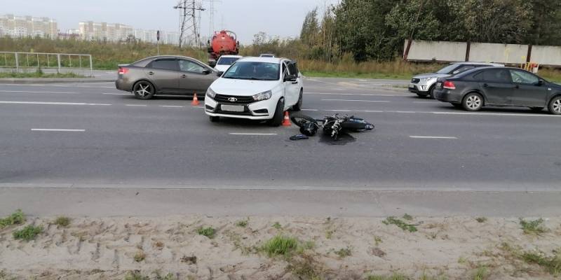 В ХМАО подросток на питбайке врезался в авто