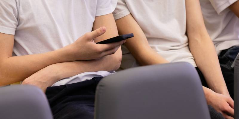 Контент с доставкой ГБР: в Сургуте зумеры включили сигнализацию в банке ради видео в соцсетях