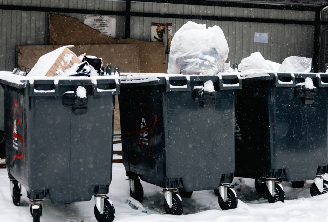 В ХМАО из-за сильных холодов может сдвинуться график вывоза мусора