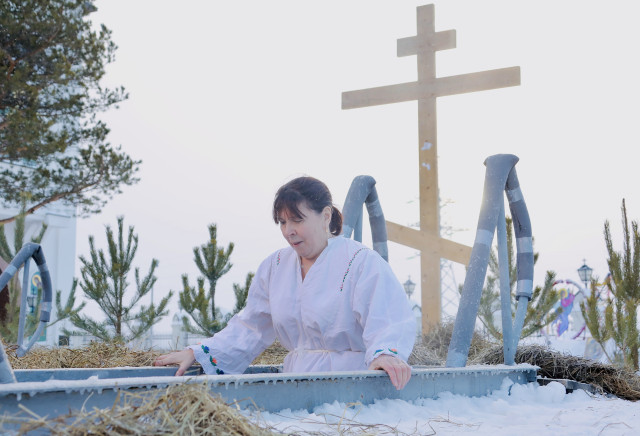 Только 14% жителей ХМАО собираются нырнуть в прорубь на Крещение