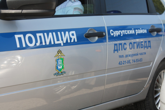 В Сургутском районе полицейские спасли двух маленьких детей, брошенных в квартире