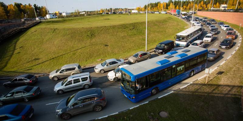 В ХМАО подросток украл из автобуса молоток ради трендового ролика. Наказали родителей