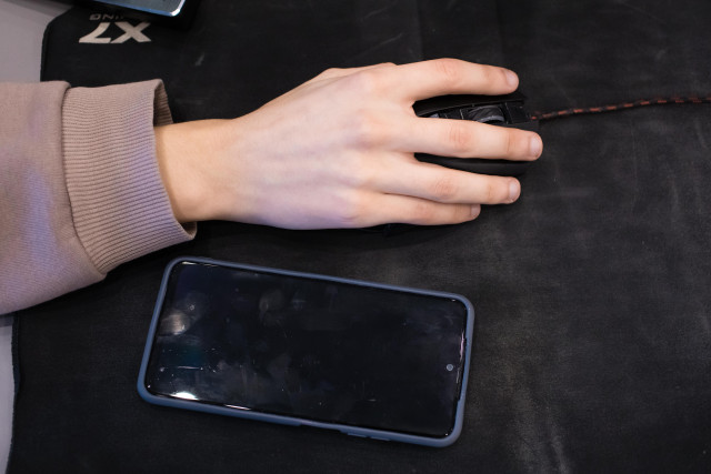 В Сургуте вычислили зумера, который выкладывал оскорбительные ролики про своих учителей