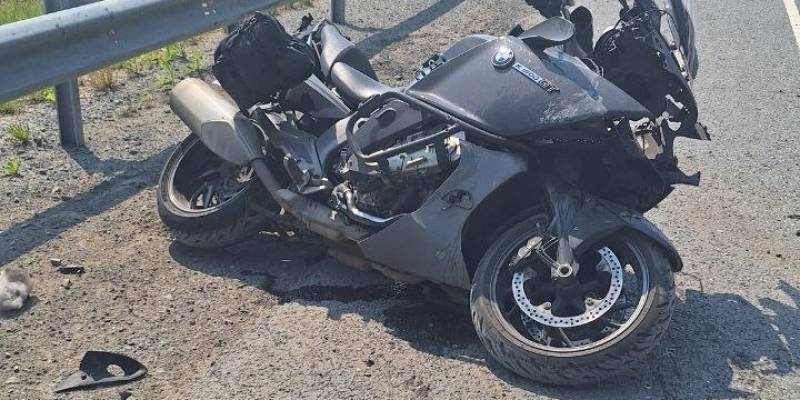 Байкер попал в жесткое ДТП с фурой под Сургутом