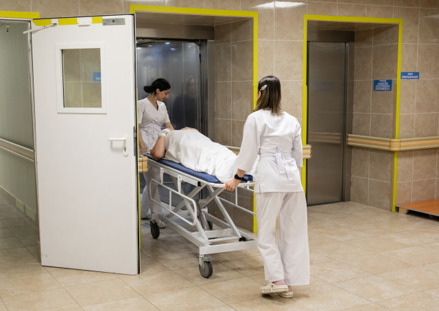 В Сургуте врачи 13 часов оперировали пациента, который приехал на простое обследование