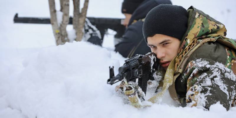 Строй, оружие, дисциплина: подростки Сургутского района проходят патриотические сборы