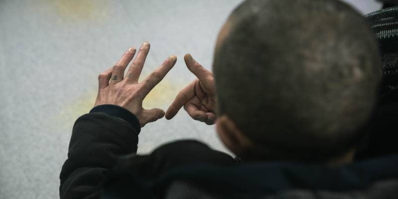В Когалыме наказали пятерых футбольных фанатов, устроивших драку во время матча